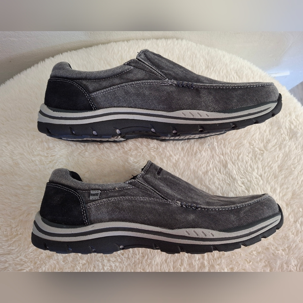 Skechers Men's Gray Slip-On Shoes Size 10. - Picture 2 of 7